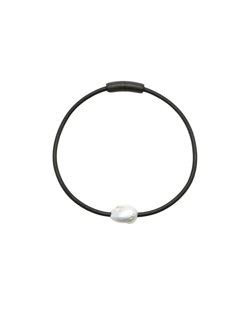 Lyséa Necklace: Leather, Baroque Pearl