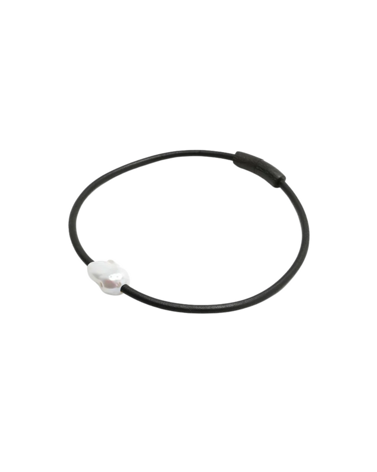 Lyséa Necklace: Leather, Baroque Pearl