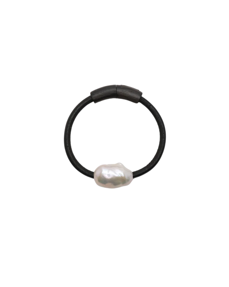 Grève Bracelet: Baroque Pearl, Bog Oak Lock