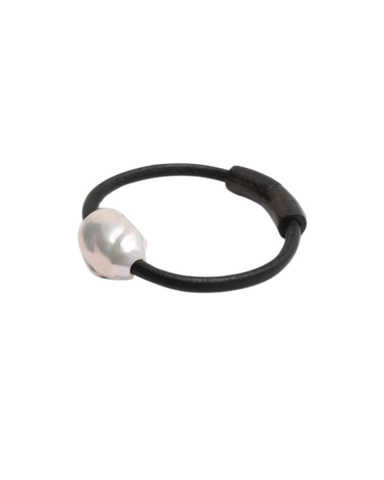 Grève Bracelet: Baroque Pearl, Bog Oak Lock