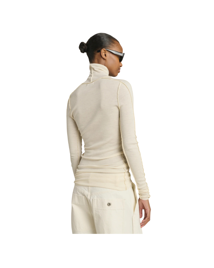 Lois Fitted Roll Collar With Visible Seams