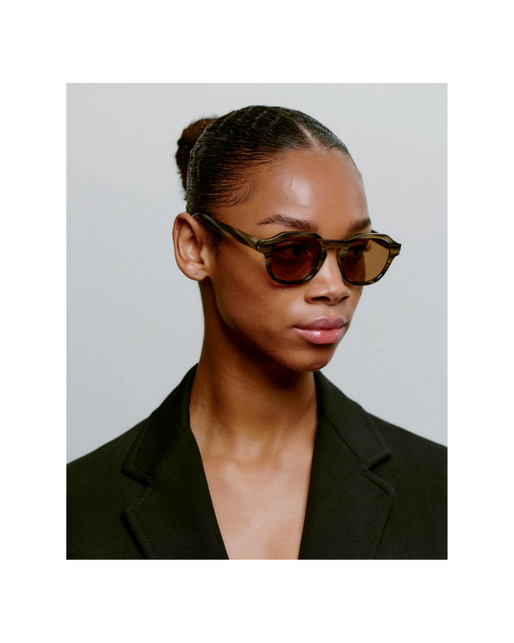 Zan Striped Horn