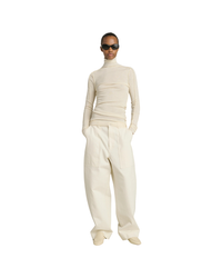 Lois Fitted Roll Collar With Visible Seams