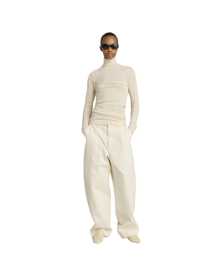 Lois Fitted Roll Collar With Visible Seams